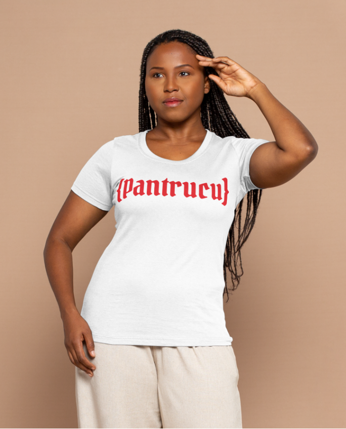 Camiseta Blanca con logo rojo largo